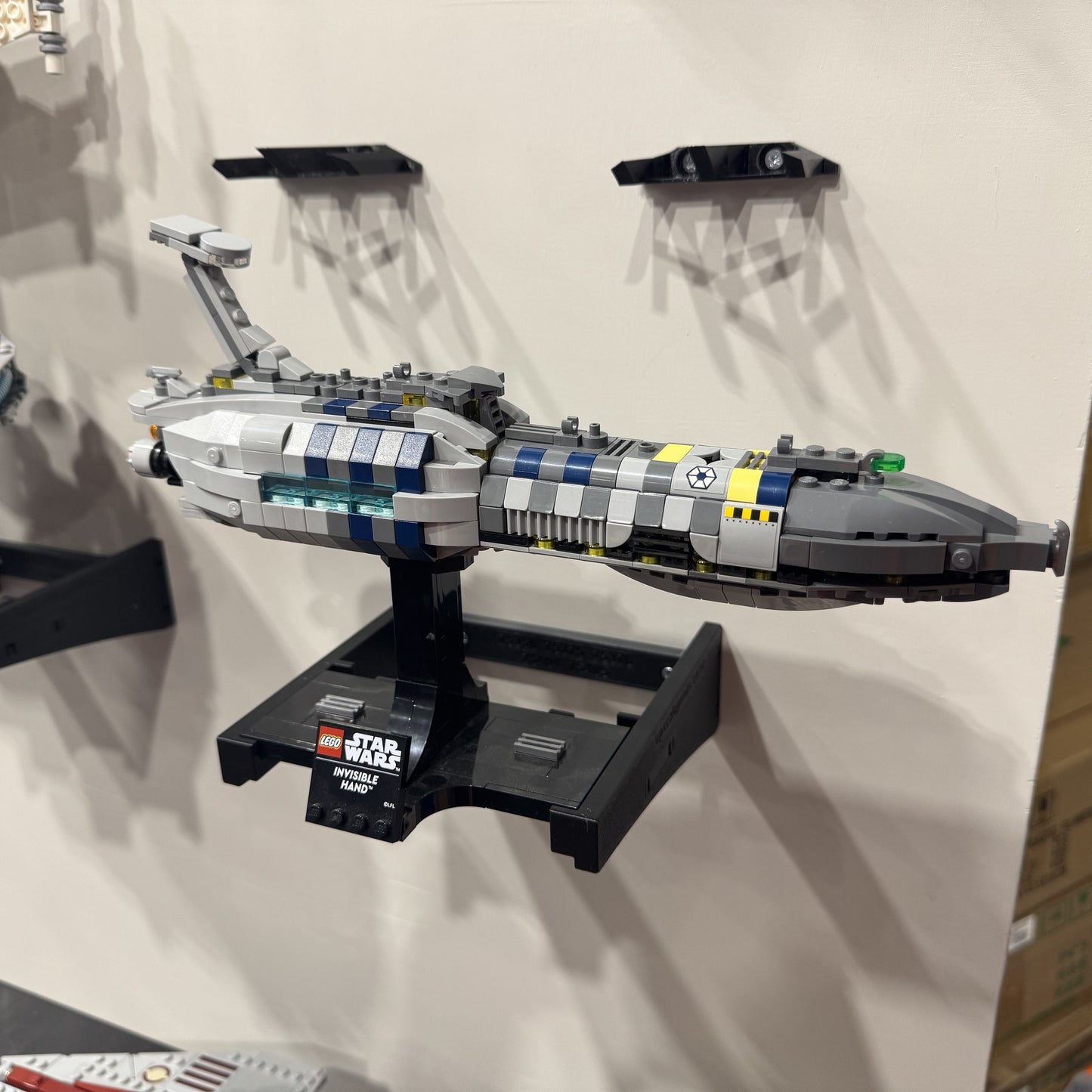Midi Scale Star Wars Ship Wall Mount