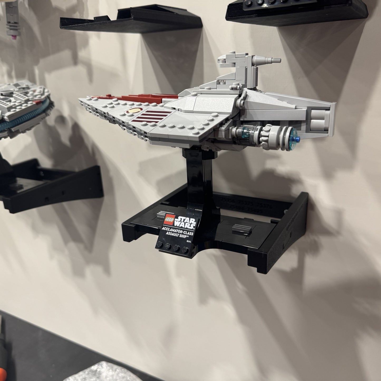 Midi Scale Star Wars Ship Wall Mount