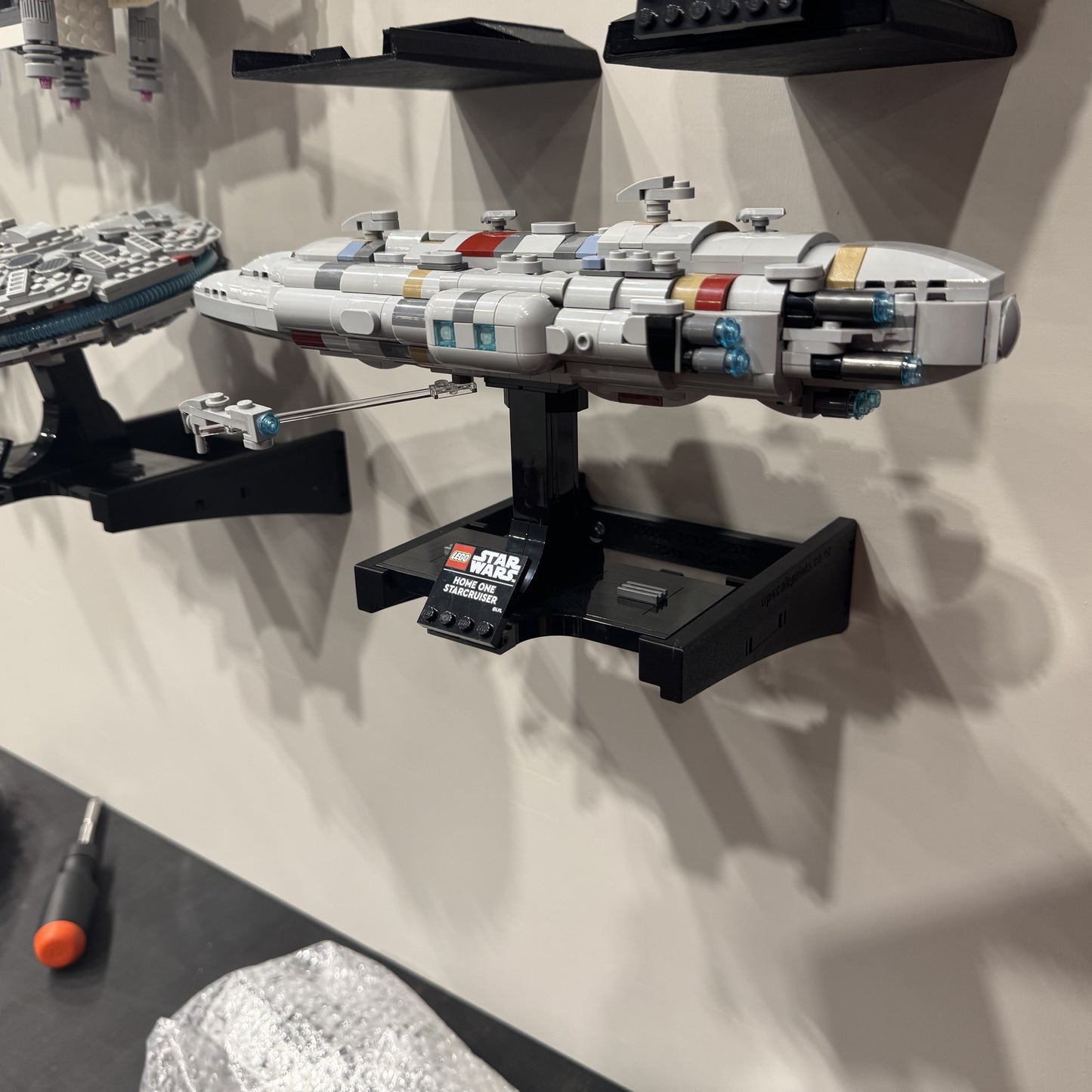 Midi Scale Star Wars Ship Wall Mount
